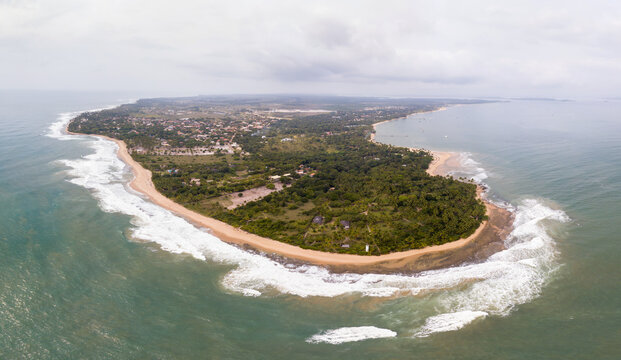 Imagem A&eacute;rea da Ponta de Mut&aacute; na Pen&iacute;nsula de Mara&uacute;, Bahia, Brasil