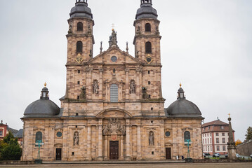 Fototapeta na wymiar Dom der Stadt Fulda - St. Salvator - als Kathedralkirche des Bistums Fulda mit zwei Glockentürmen