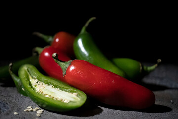 Chiles Jalapeños verdes y rojos.