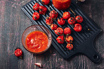 Tomato sauce and ingredients.