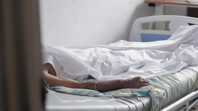 uknown person hospitalized on bed