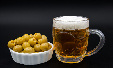Caña y tapa de aceitunas
