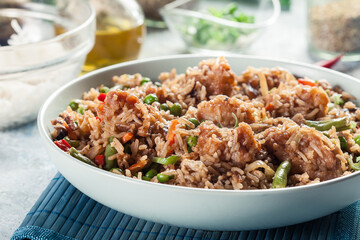 Fried rice witch chicken, eggs and vegetables