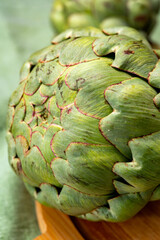 Obraz premium Big ripe uncooked green globe artichoks vegetables