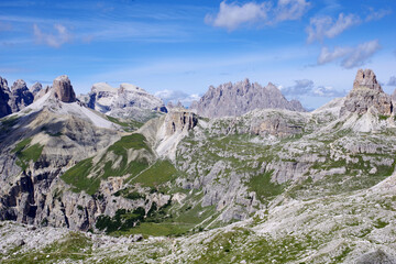 Fototapeta na wymiar Panorama sur les Dolomites (sentier des Trei cime)