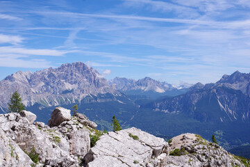 Fototapeta na wymiar Panorama depuis les Cinque Torri