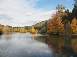 Landschaften im Herbst – Fischbach bei Dahn – Ortsgemeinde in Rheinland-Pfalz