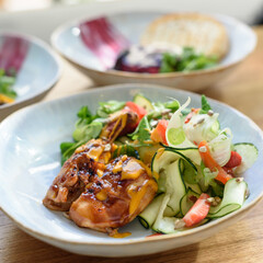 Grilled Chicken Salad with Strawberries and Courgette