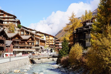 Fototapeta na wymiar Amazing Autumn in Zermatt, the canton of Bern, Switzerland 