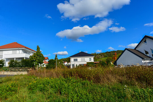 Neubausiedlung in Albstadt (Alzenau) im unterfr&auml;nkischen Landkreis Aschaffenburg