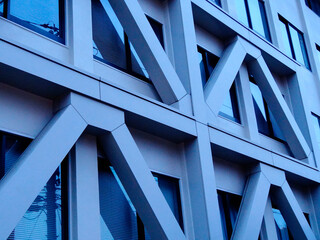 ビルの耐震補強の鉄骨