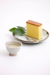 sponge cake with tea