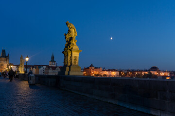 Fototapeta premium charles bridge statue city in night