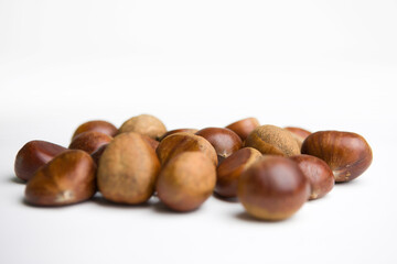Obraz premium chestnuts on white background
