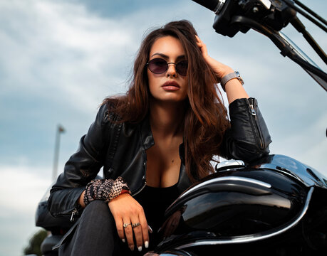 Motorcycle Woman Sunglasses Images – Browse 26,835 Stock Photos, Vectors,  and Video | Adobe Stock