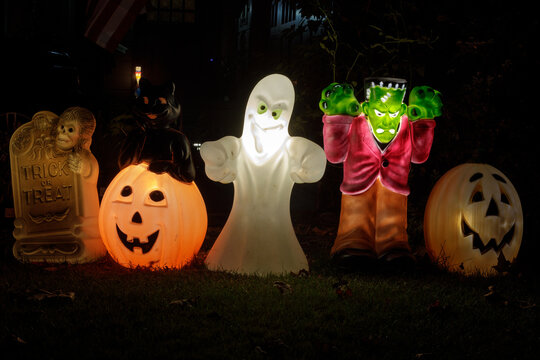 Halloween Decorations Light Up At Night Decorating Front Yard