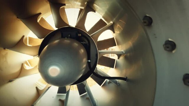 Close-up turbine engine front-end fan