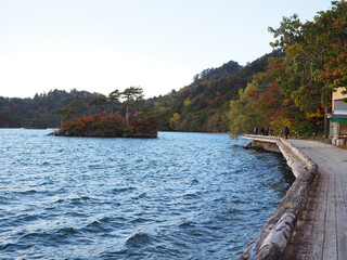 十和田湖　恵比寿大黒島が見える小径