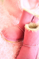 ピンク色のブーツ