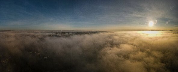 Mglisty poranek w Jastrzębiu Zdroju na Śląsku w Polsce z lotu ptaka © Franciszek