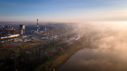 Mglisty poranek w Jastrzębiu Zdroju na Śląsku w Polsce z lotu ptaka © Franciszek