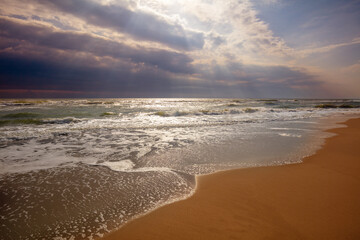 Fototapeta na wymiar Seascape. Seashore with dramatic sky. Landscape with ocean and bright evening cloudy sky