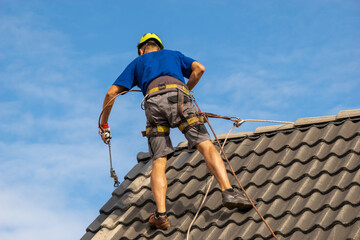  high-altitude worker painting a roof © Mike Mareen