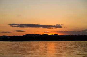 海と山と夕焼け空