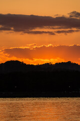 海と山と夕焼け空