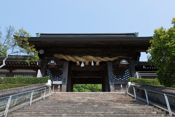 諏訪神社の長坂と大門