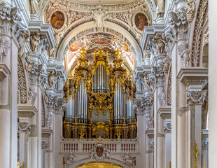 Fototapeta na wymiar organ in the Saint Stephens Cathedral