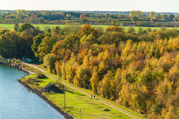 Herbstliche Impressionen aus Schleswig-Holstein im Oktober. Blick von der Levensauer Hochbrücke...