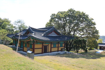 Obraz premium pavilion in the park