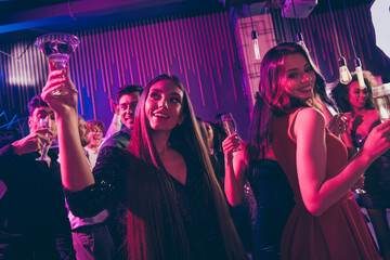 Photo portrait of girl holding cocktail up dancing together at nightclub holding cocktails saying...