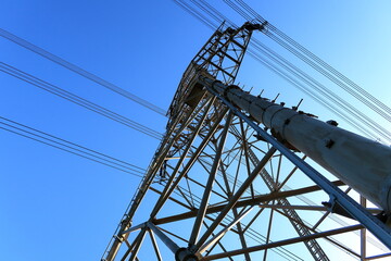 青空と鉄塔