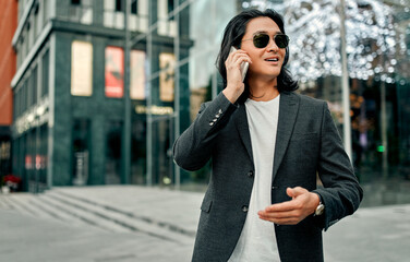 Fototapeta premium Asian man in the city