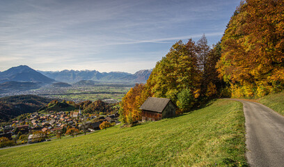 Herbst in Vorarlberg oberhalb von Fraxern mit Blick auf das Rheintal und die Schweiz.