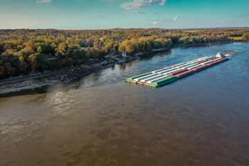 Obraz premium Mississippi River at Cape Girardeau Missouri. Fall 2020.