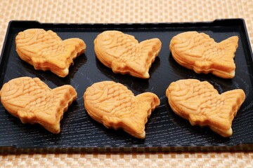 お盆に乗った6つの鯛焼き