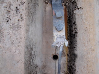 Ground wire connected on poles.
For short circuit protection. Close focus and choose a subject