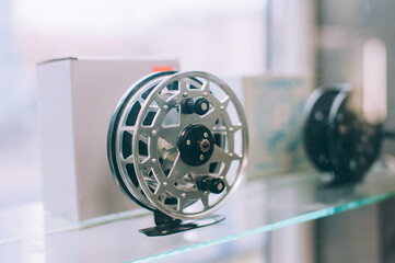 Naklejka premium A reel for a fishing rod on a shop window.