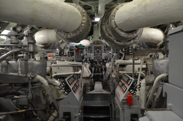 sous-marin salle des machines moteur