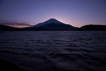 山中湖からの富士山の夕暮れ