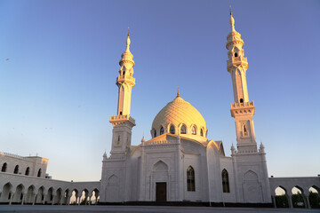 Fototapeta na wymiar white mosque in Bolgar in summer on sunset