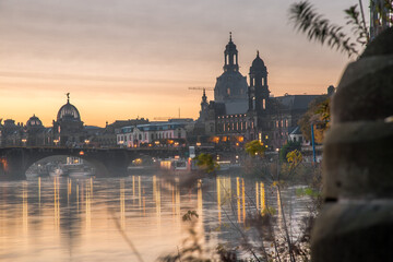 Obraz na płótnie Canvas Altstadt von Dresden am frühen Morgen 
