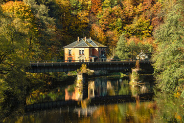 Herbst Wasser und Wald 