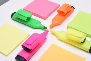 Сolored markers on the tables