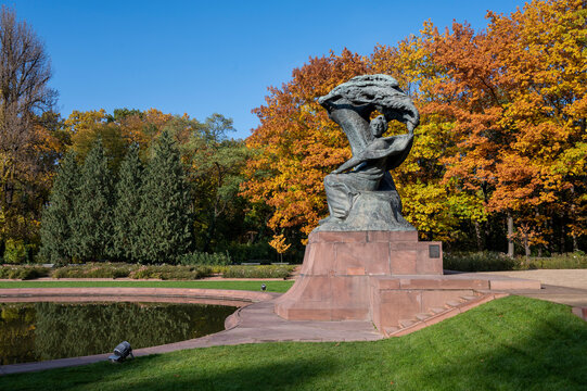 Polish pianist Frederic Chopin monument in Lazienki Park, Warszawa, Poland during autumn time. Monument was designed by Wacław Szymanowski and Oskar Sosnowski in 1926.