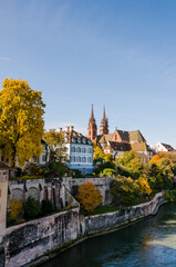 Fototapeta premium Basel, Münster, Altstadt, Pfalz, Rhein, Fähre, Rheinbrücke, Grossbasel, Kleinbasel, Kirche, Altstadthäuser, Herbst, Herbstmesse, Basel-Stadt, Schweiz