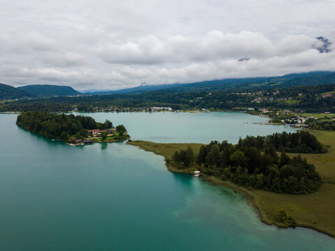 Aerial view on Lake 'Faaker See' in Carinthia (Kaernten), Austria with its famous turquoise water on a cloudy summer day © Frank Gärtner